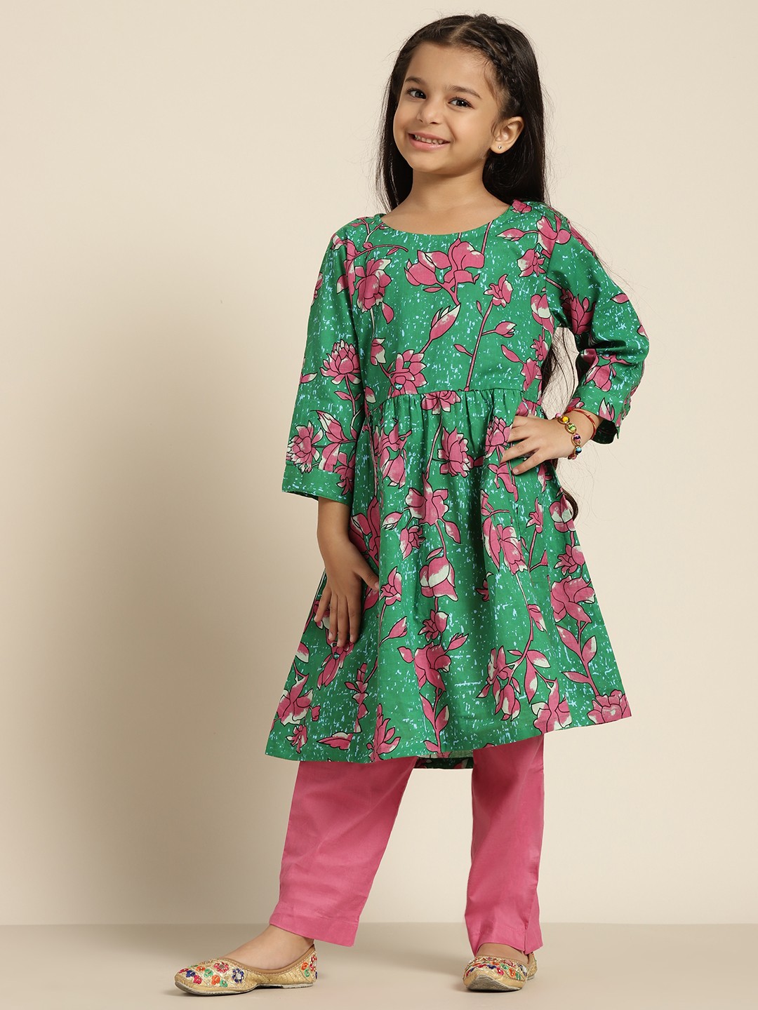 

Sangria Green & Pink Pure Cotton Floral Print A-Line Kurta with Solid Trousers