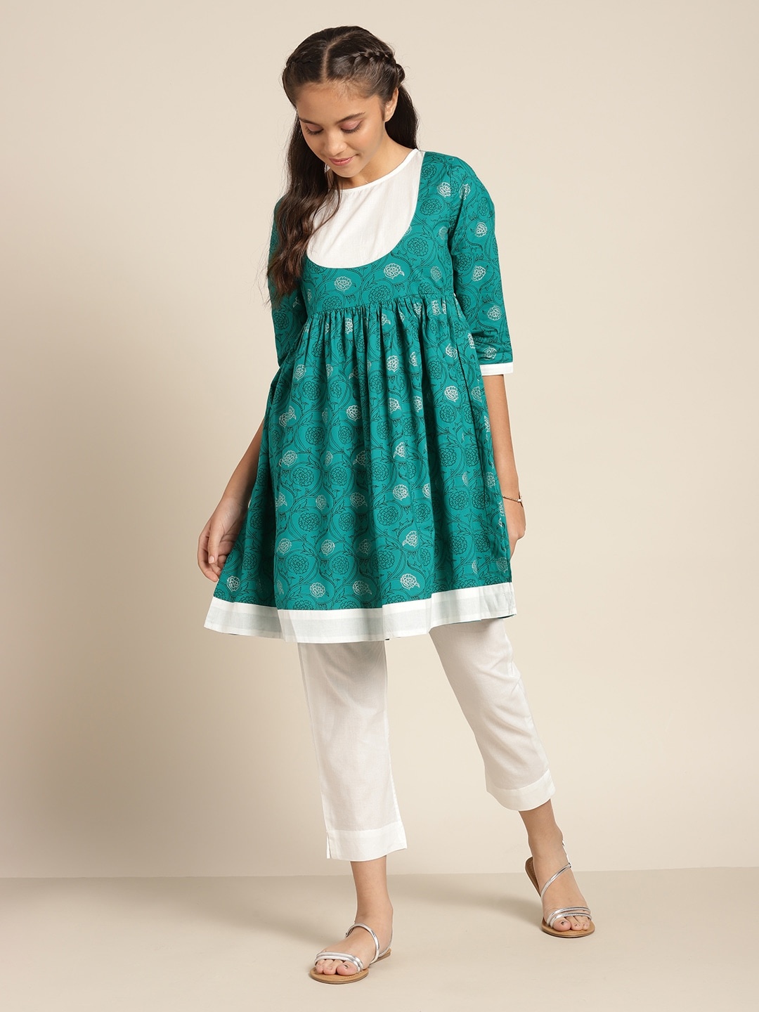 

Sangria Girls Green & White Printed Kurta with Trousers