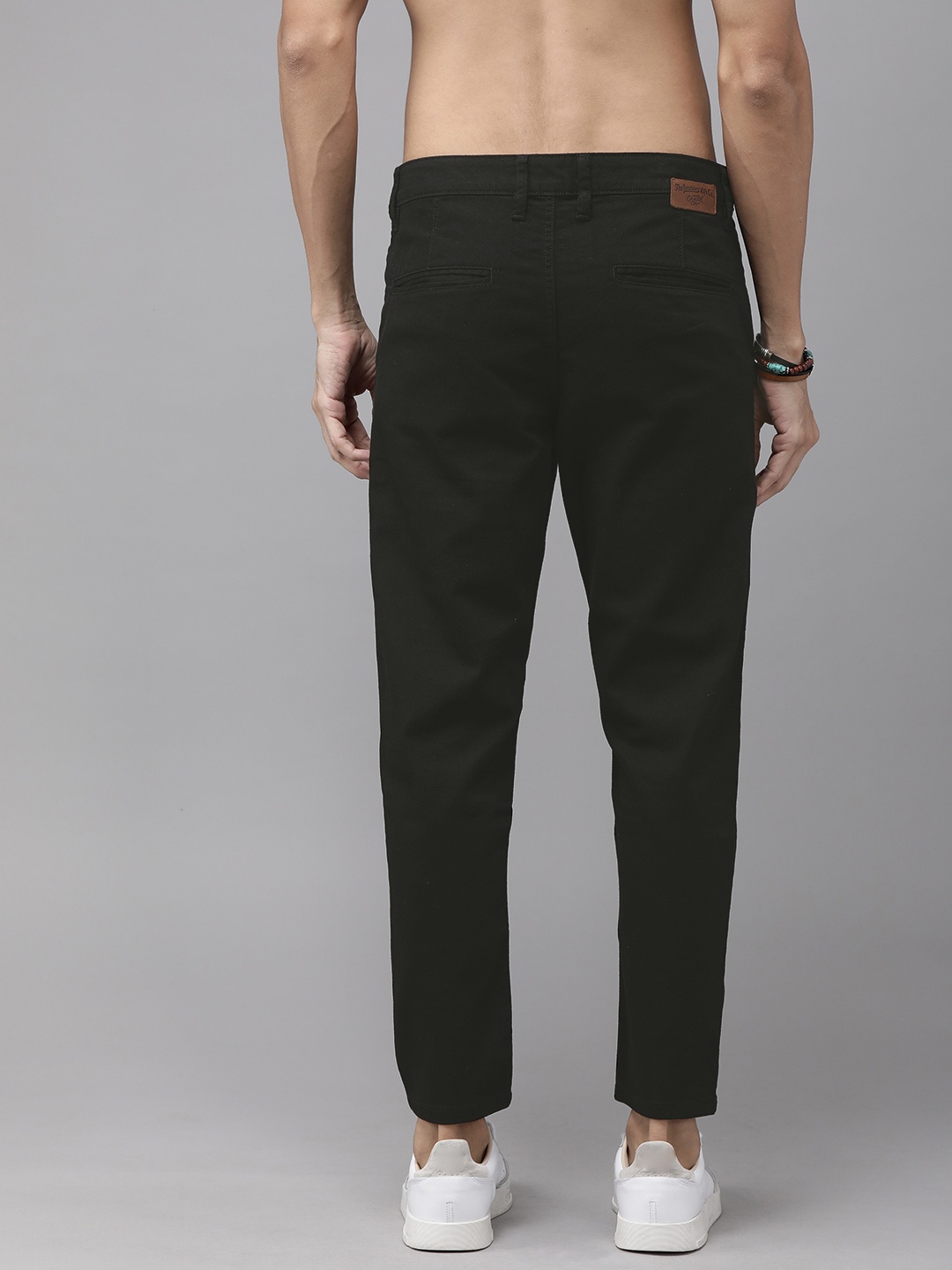 

Roadster Men Black Slim Fit Solid Chinos