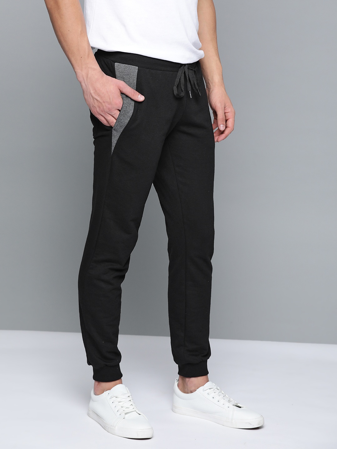 

Mast & Harbour Men Black Solid Joggers