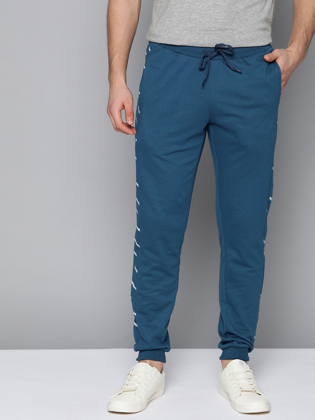 

Mast & Harbour Men Teal Solid Regular Fit Joggers