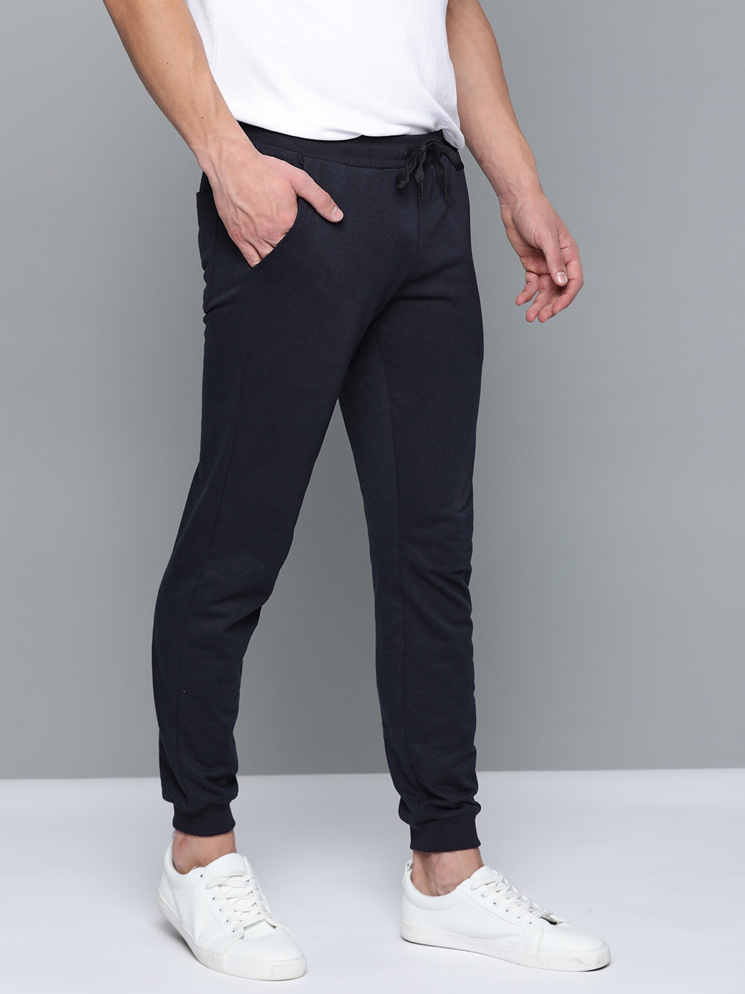 

Mast & Harbour Men Navy Solid Joggers, Navy blue