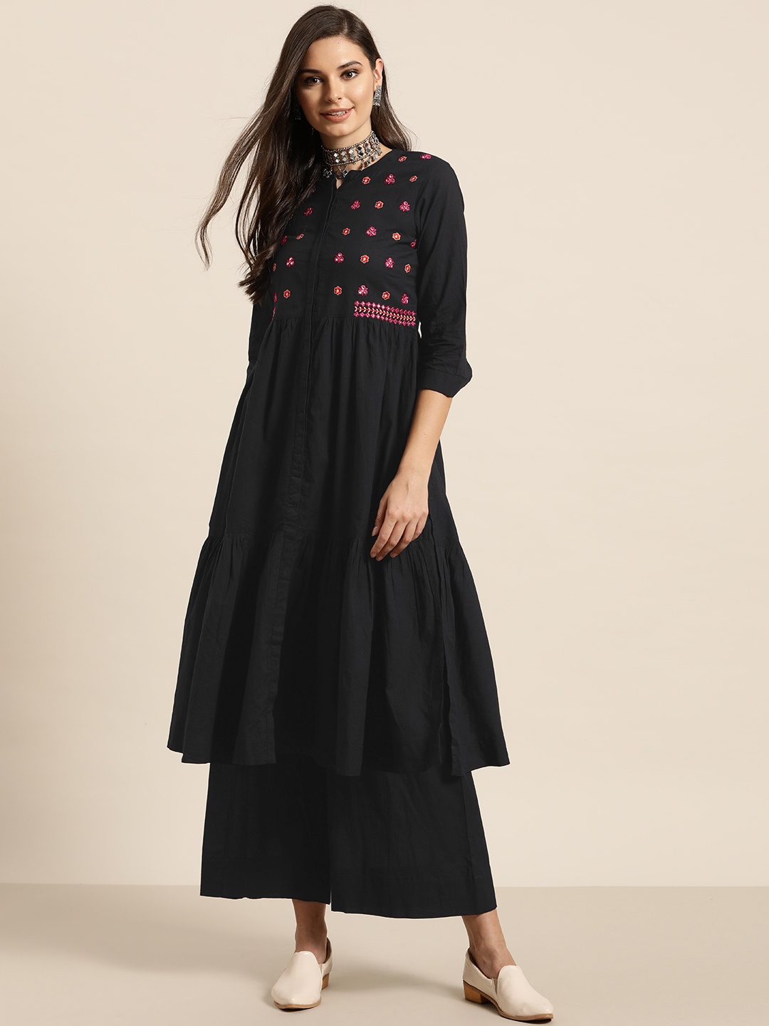 

Sangria Women Black & Pink Floral Embroiderd Pure Cotton Kurta Set