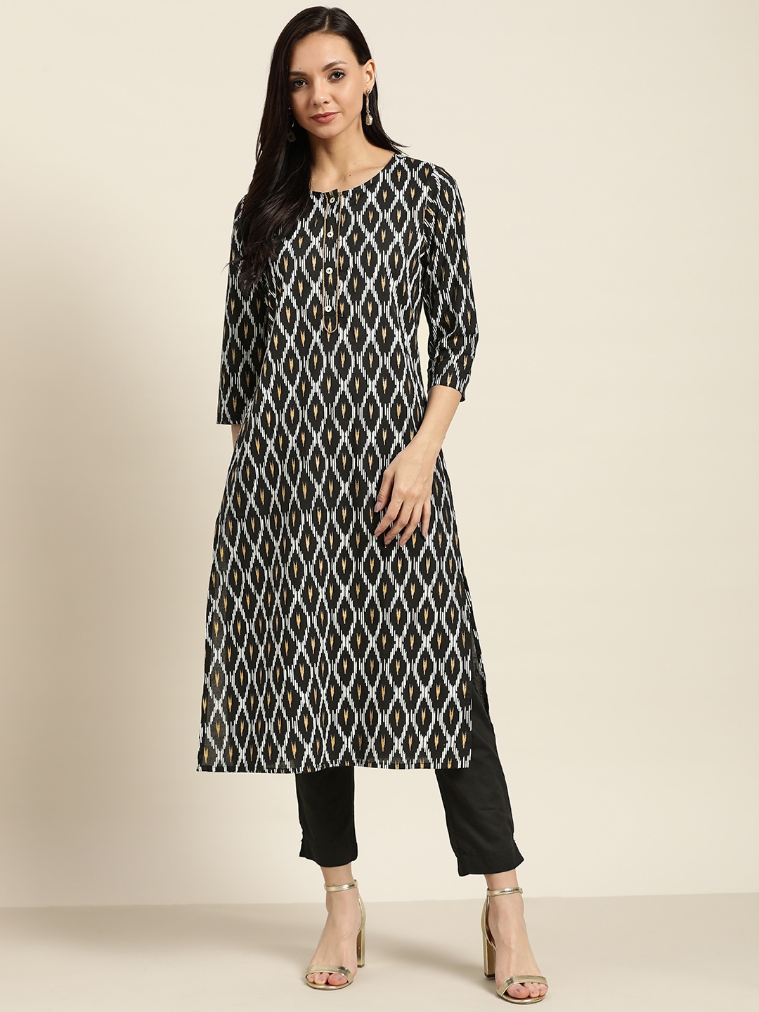 

Sangria Women Black & White Geometric Print Pure Cotton Kurta with Trousers