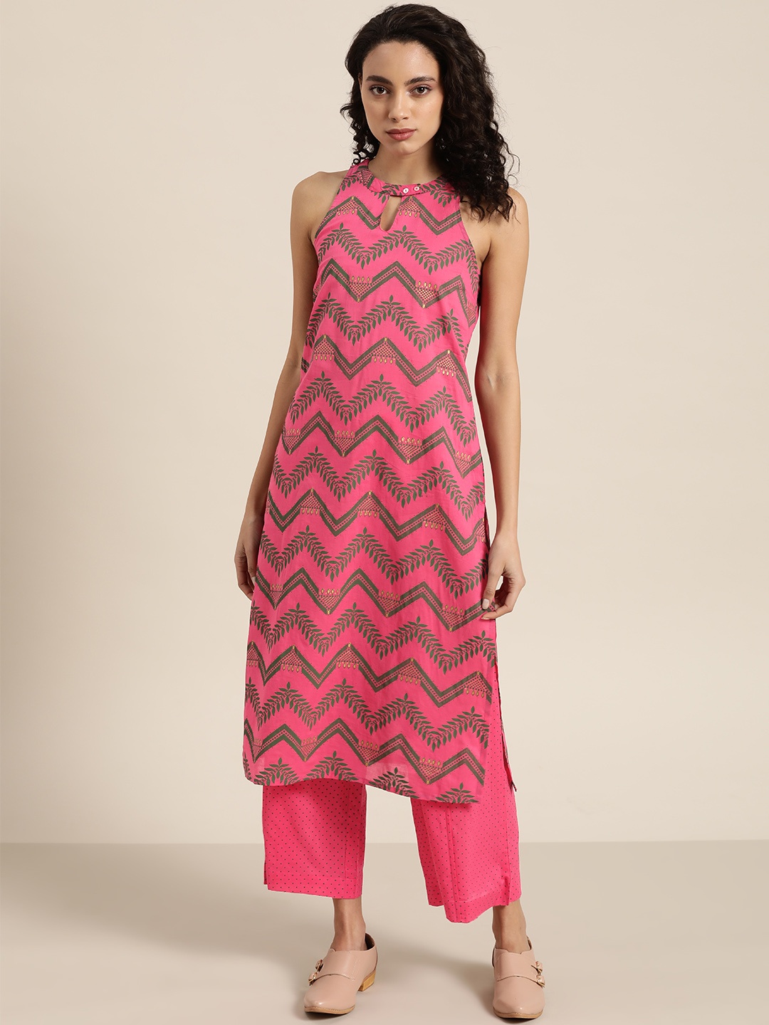 

Sangria Women Pink & Green Chevron Print Kurta with Trousers