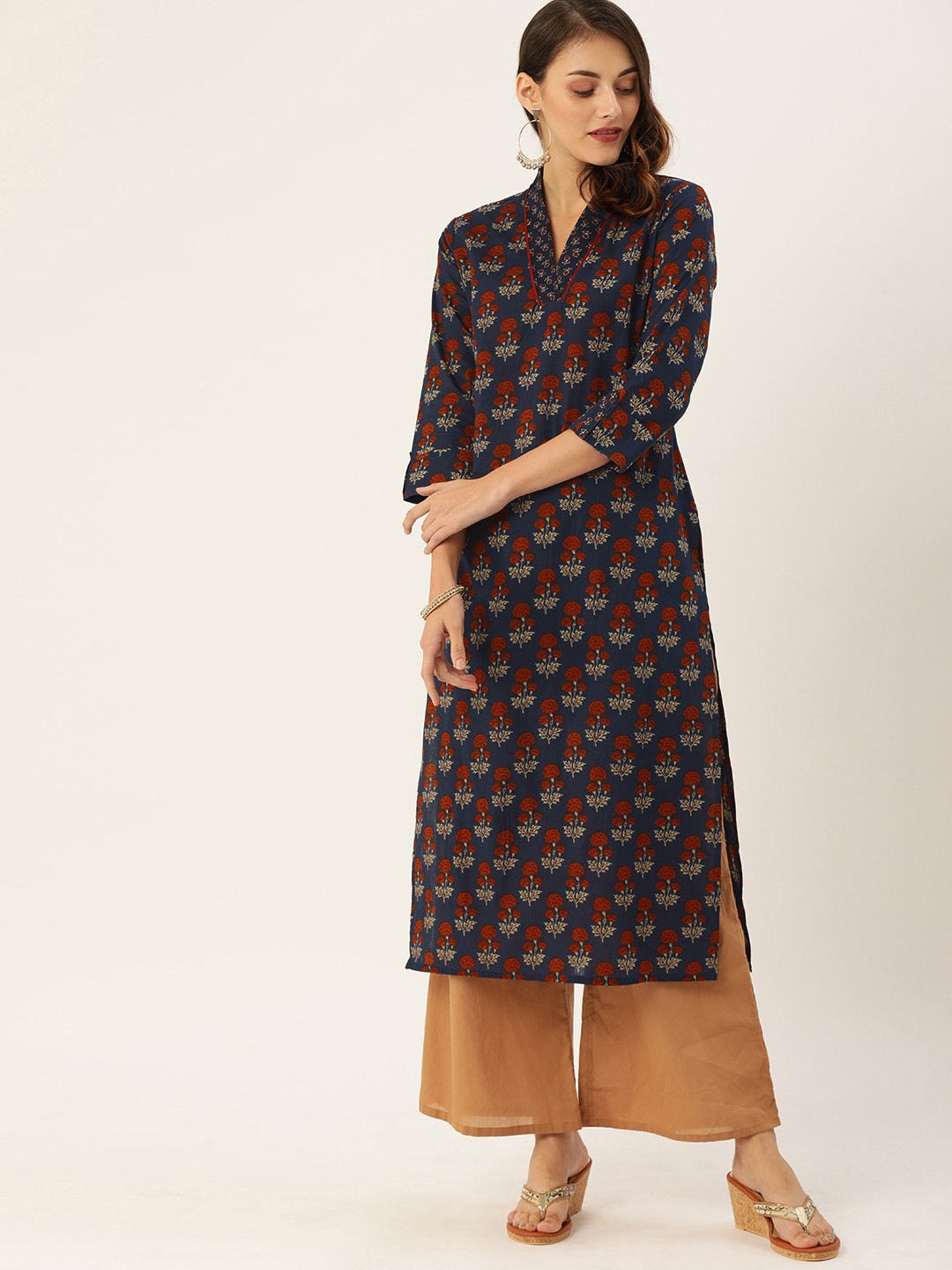 

Rajnandini Women Navy Blue & Red Floral Printed Straight Kurta