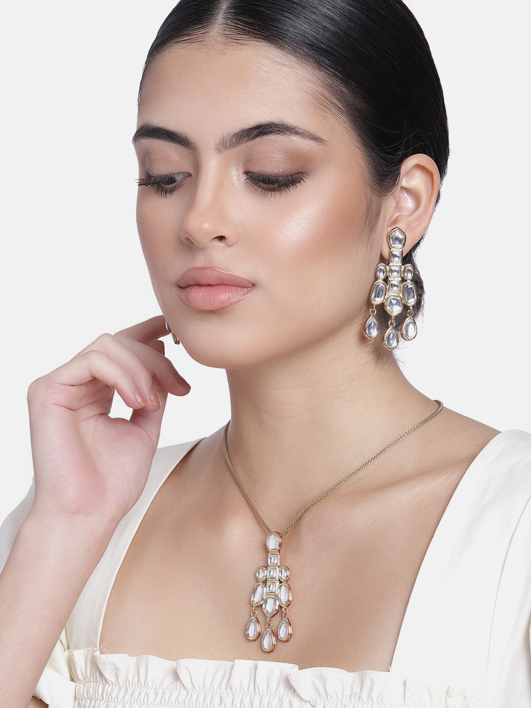 

Estele Gold-Plated Kundan-Studded Tribhanga Pendant Jewellery Set