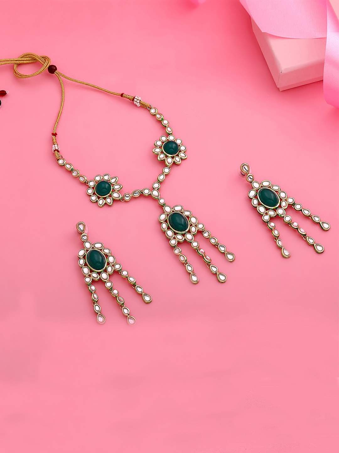 

Estele Gold Plated Splendid Emerald Kundan Necklace Set, Green