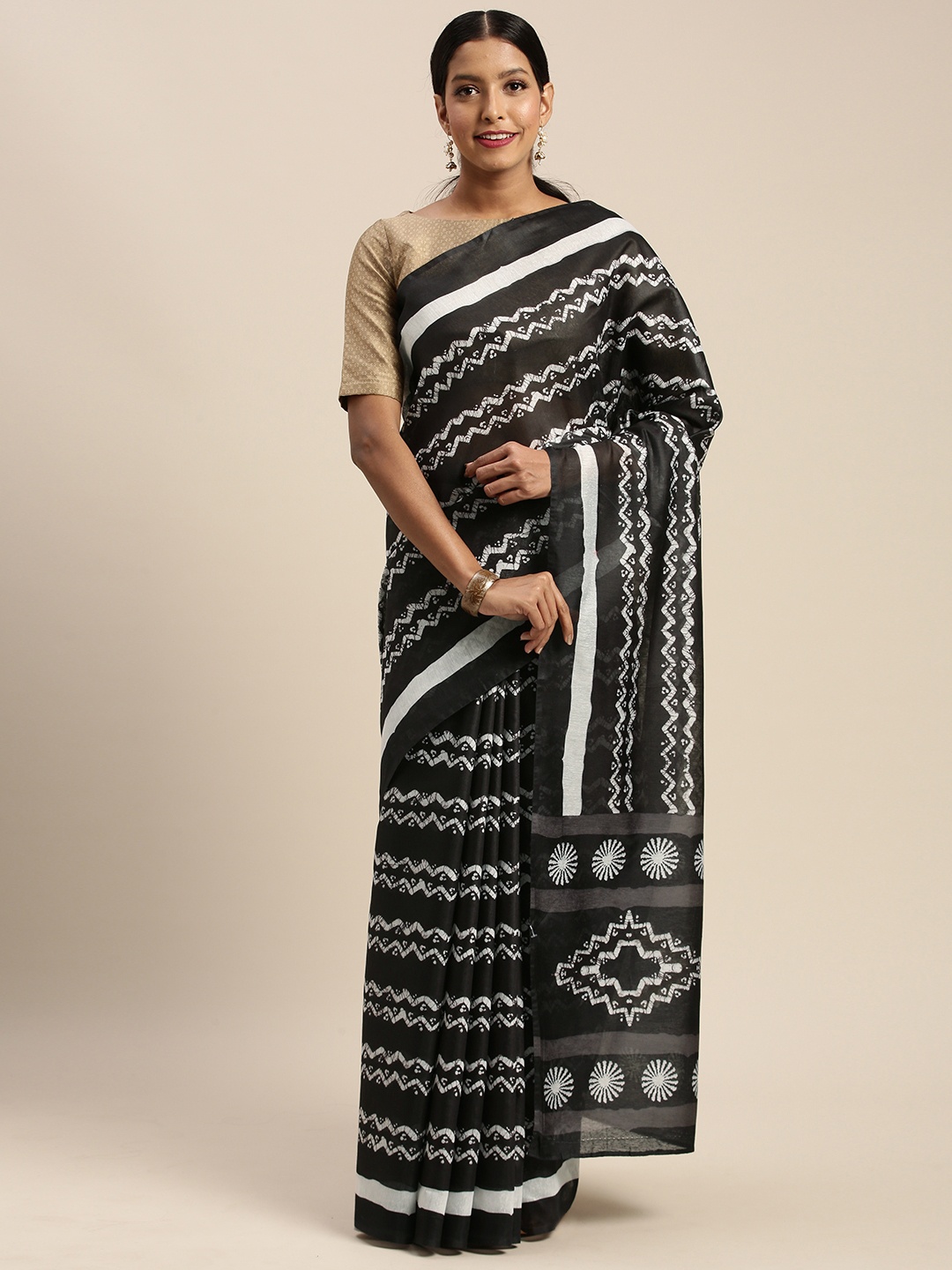 

Mirchi Fashion Black & White Pure Cotton Printed Saree