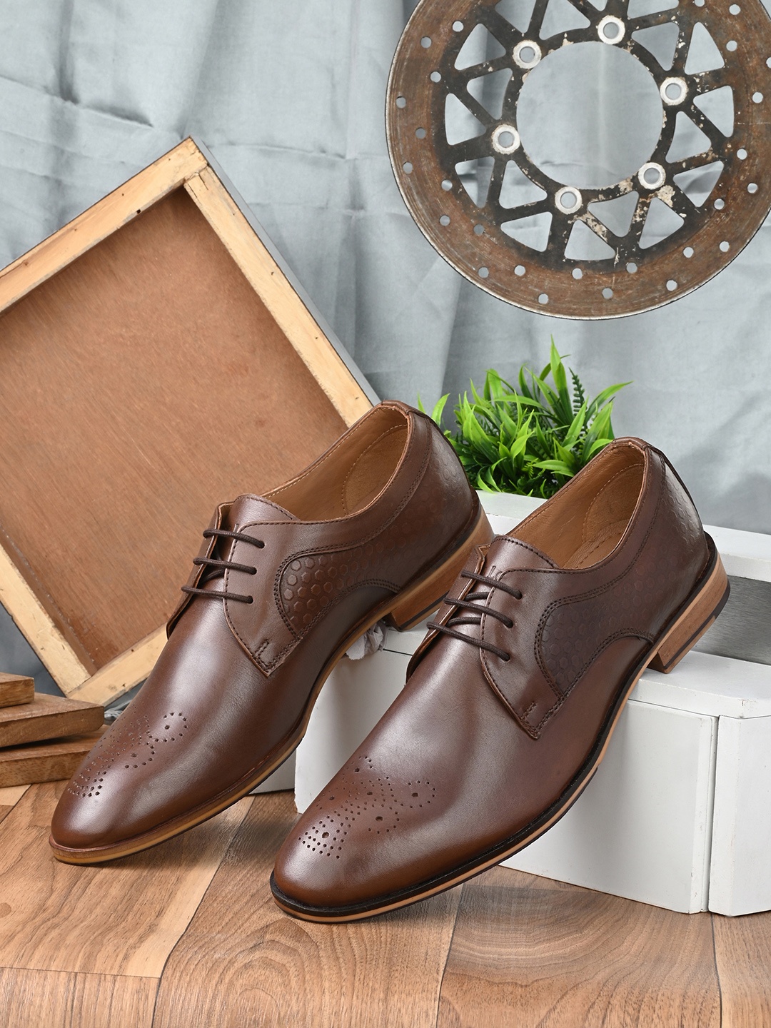 

CLOG LONDON Men Coffee Brown Leather Textured Formal Derbys