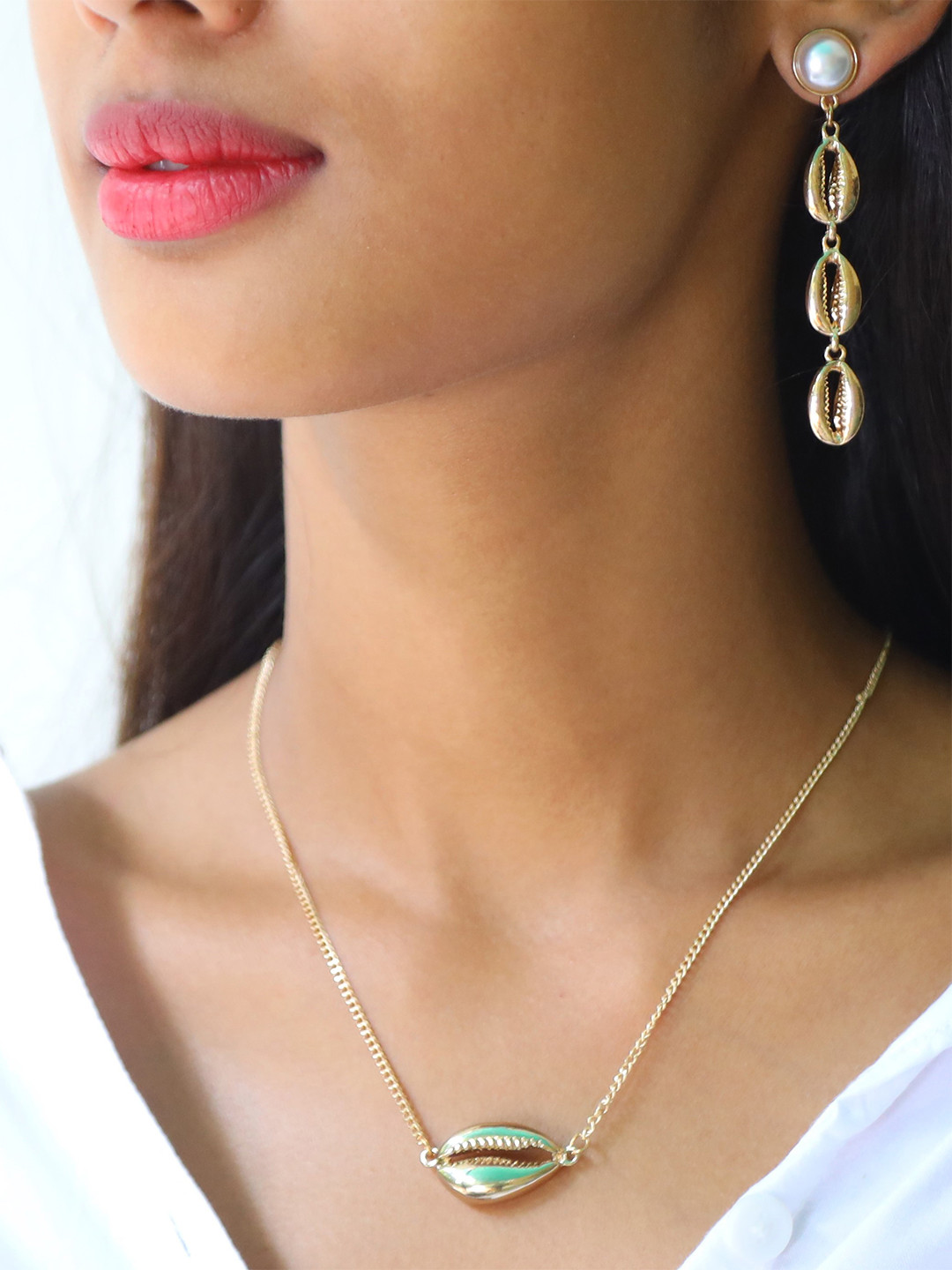 

Ayesha Gold-Toned Contemporary Jewellery Set