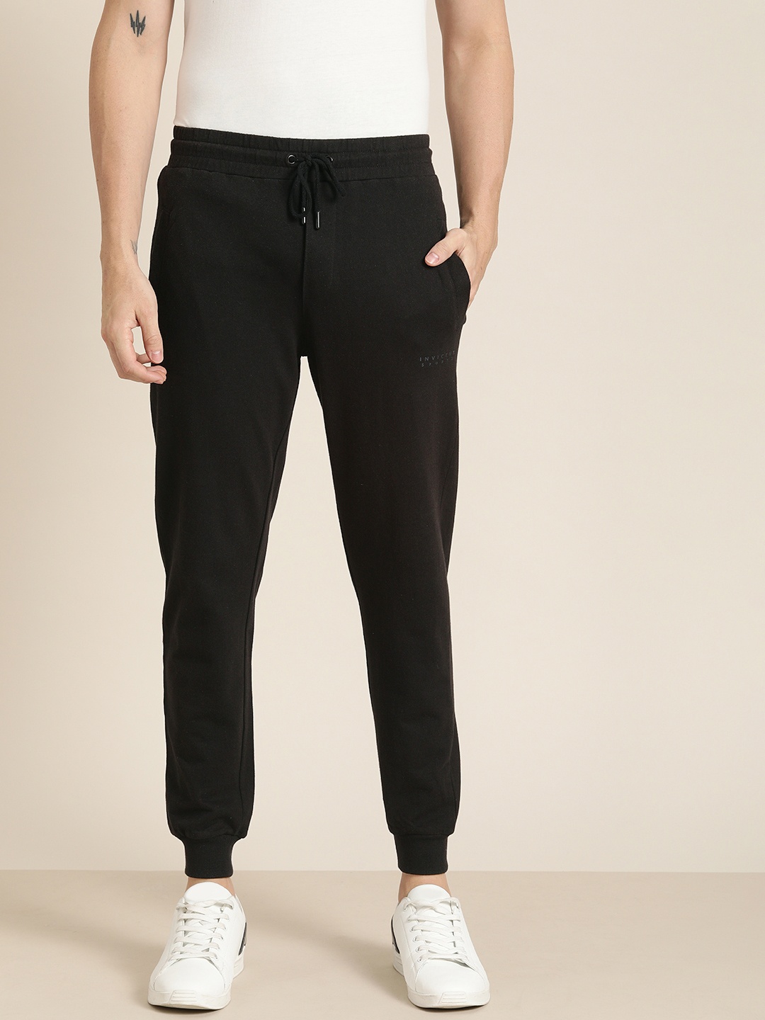 

INVICTUS Men Black Solid Joggers