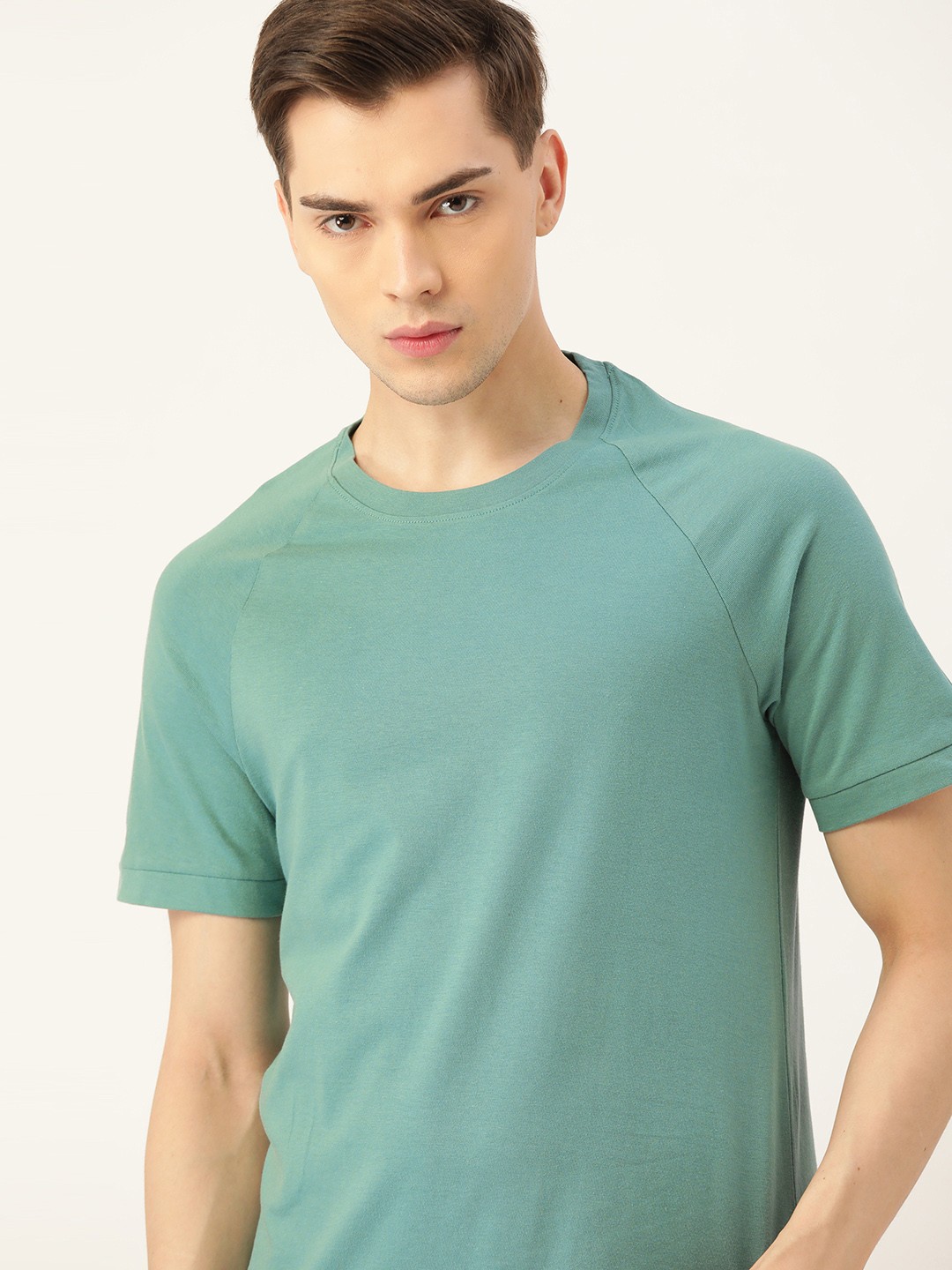 

Invictus Indoor Men Sea Green Solid Pure Cotton T-shirt