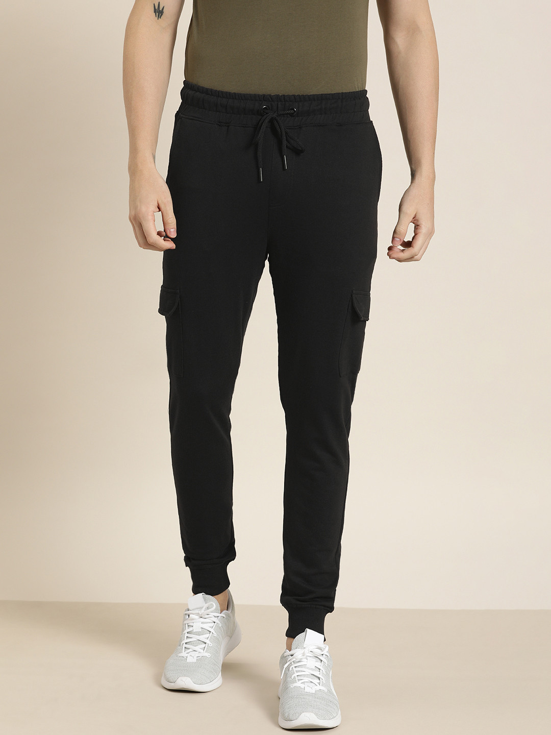 

INVICTUS Men Black Straight Fit Solid Cargo Joggers