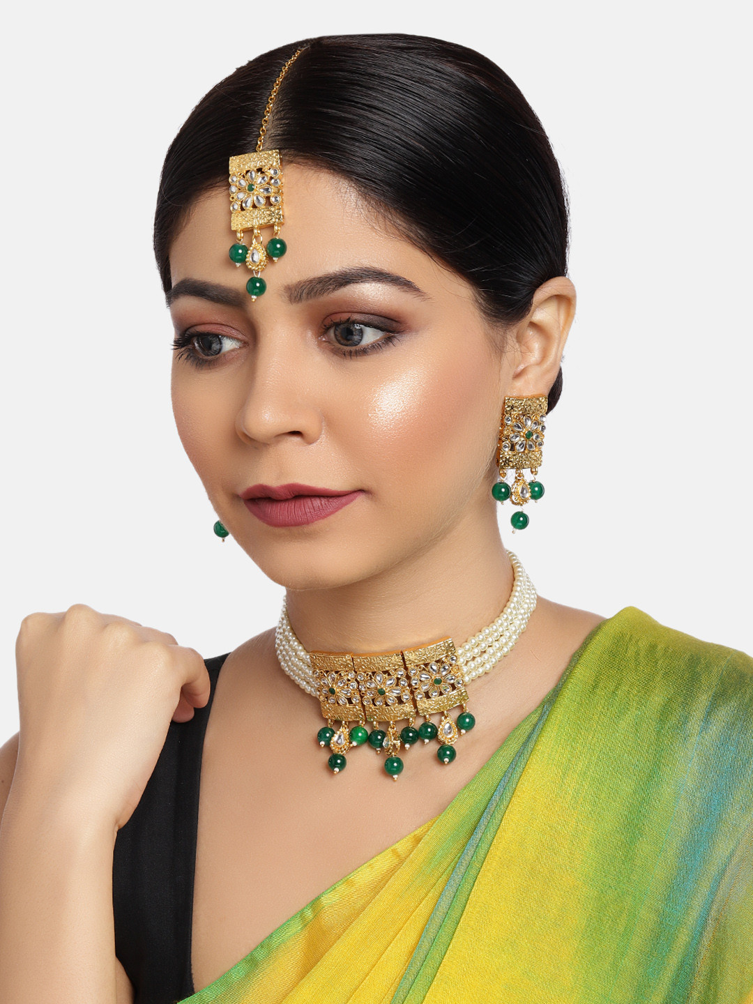 

Zaveri Pearls Green & Off-White Gold-Plated Jewellery Set
