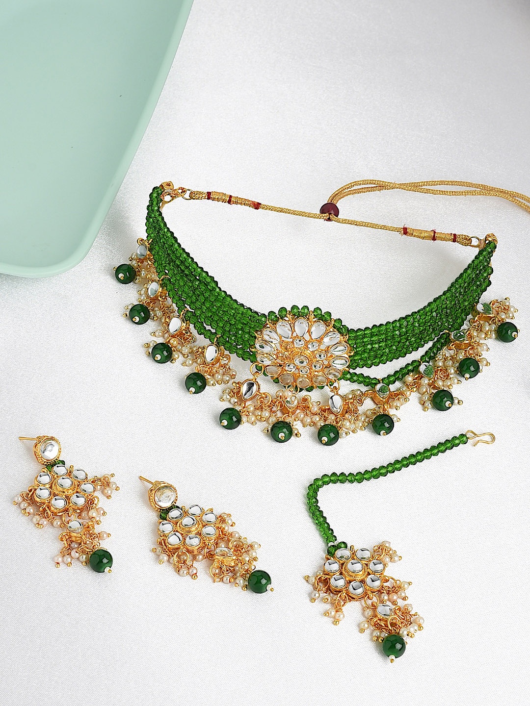 

Zaveri Pearls Green Gold-Plated Kundan Jewellery Set