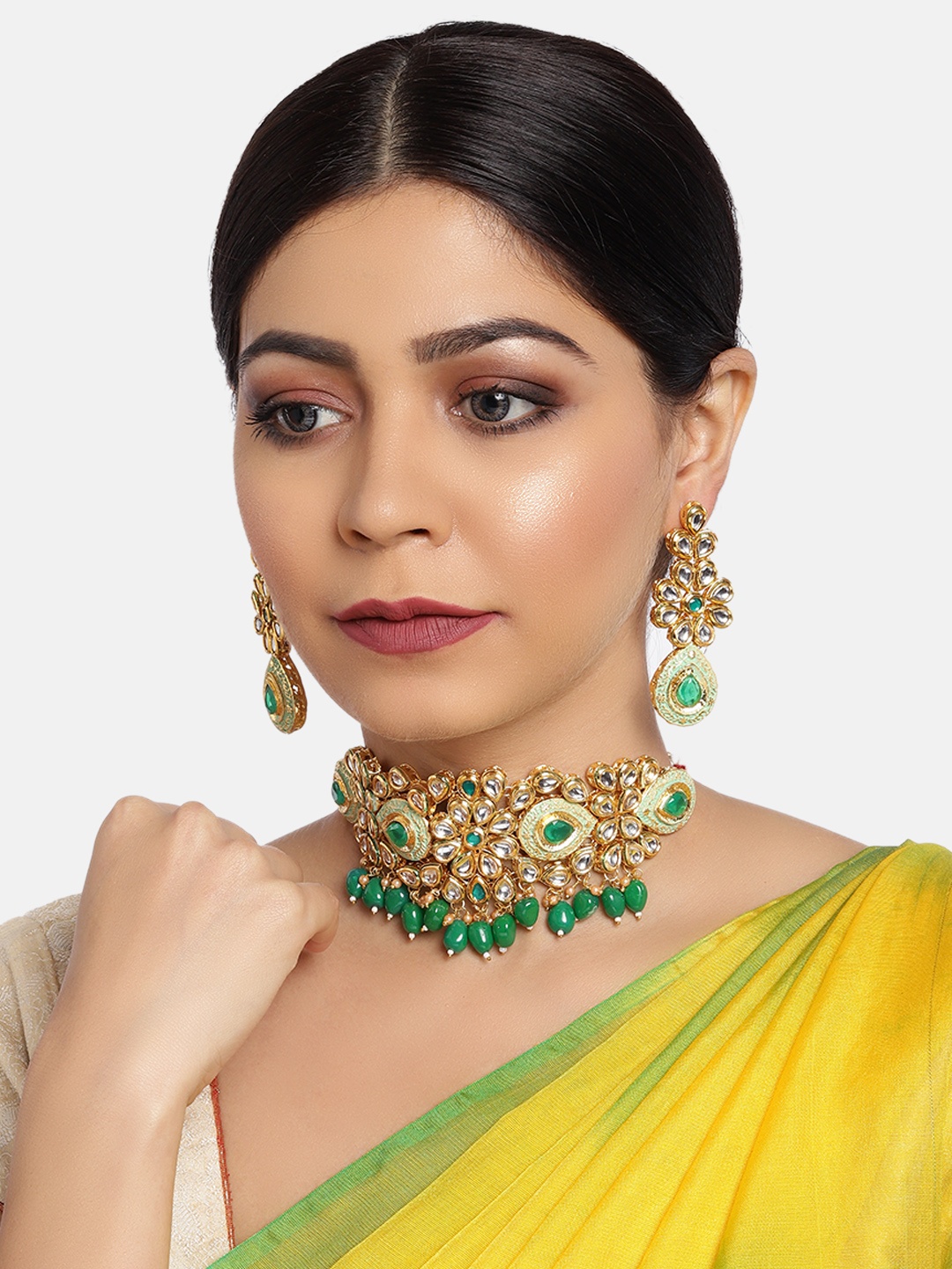 

Zaveri Pearls Gold-Plated & Green Kundan Studded Jewellery Set