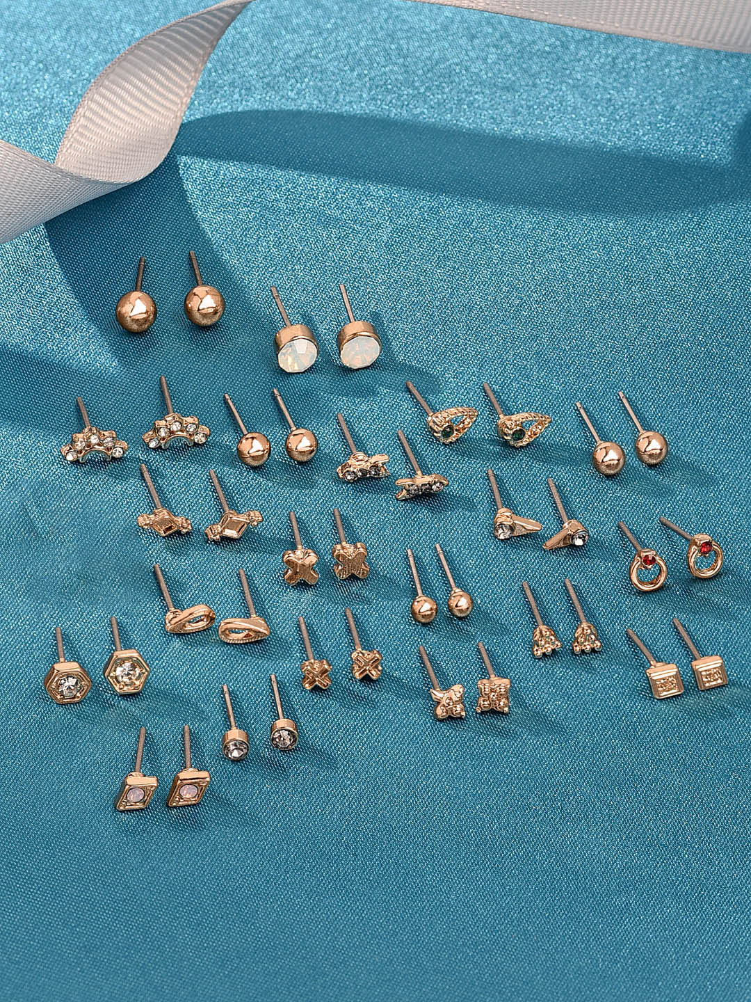 

Zaveri Pearls Set of 20 Contemporary Studs, Gold