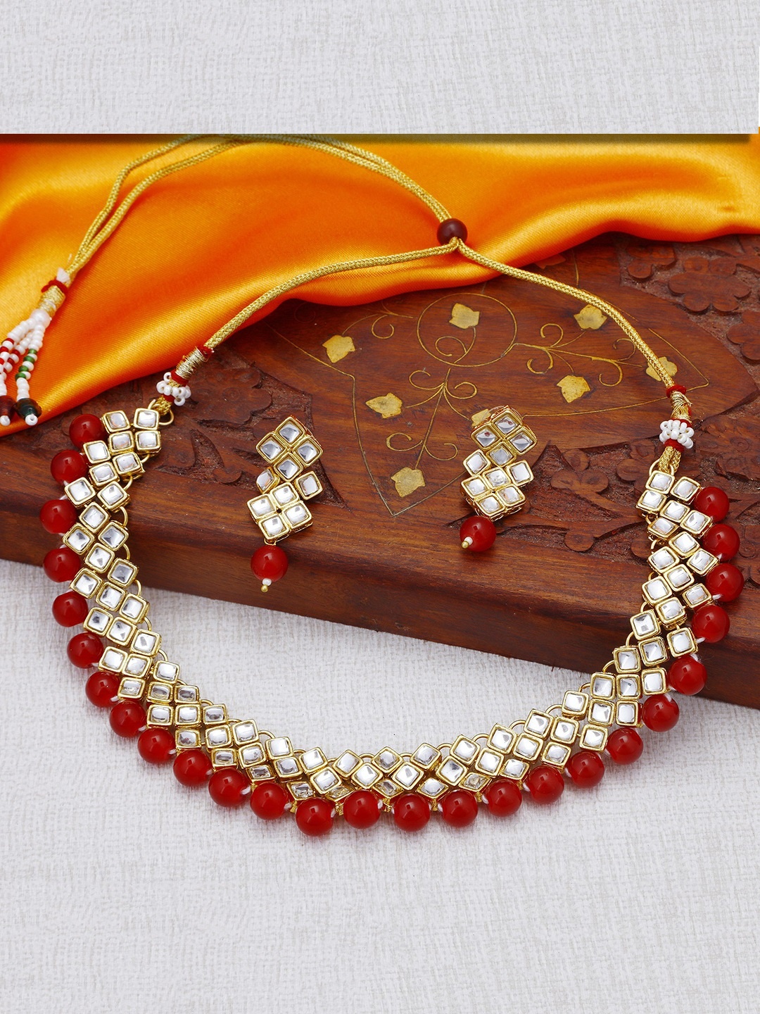 

Sukkhi Gold-Plated & White Kundan-Studded Beaded Choker Jewellery Set