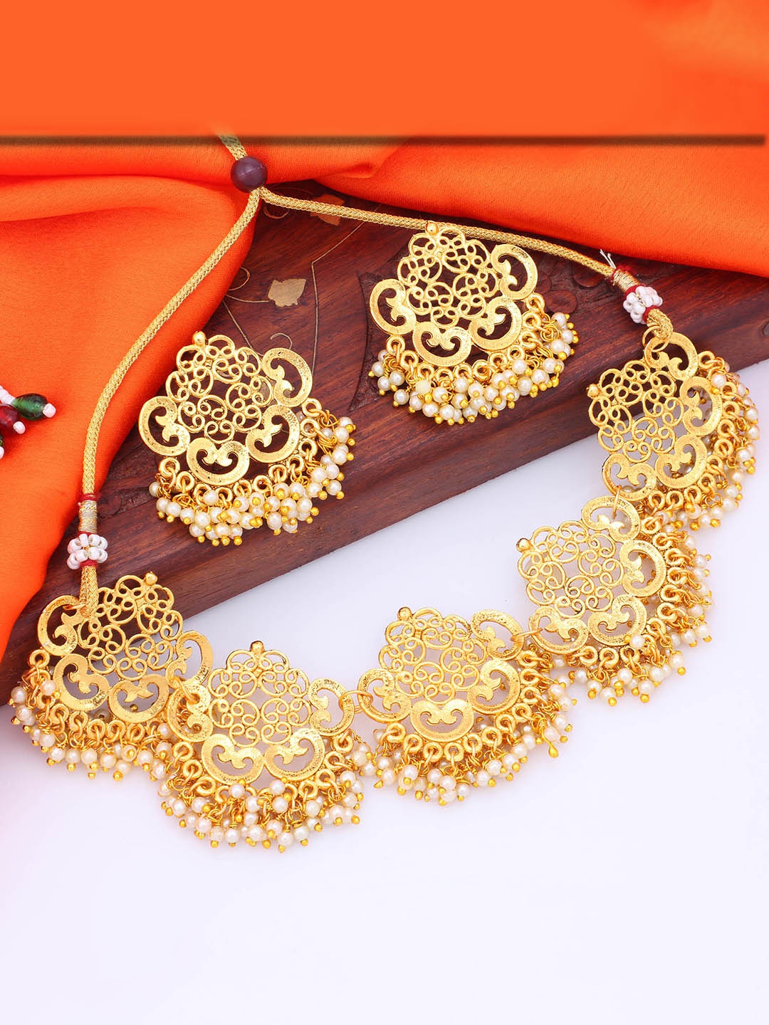 

Sukkhi Gold-Plated & White Pearl Beaded Choker Jewellery Set