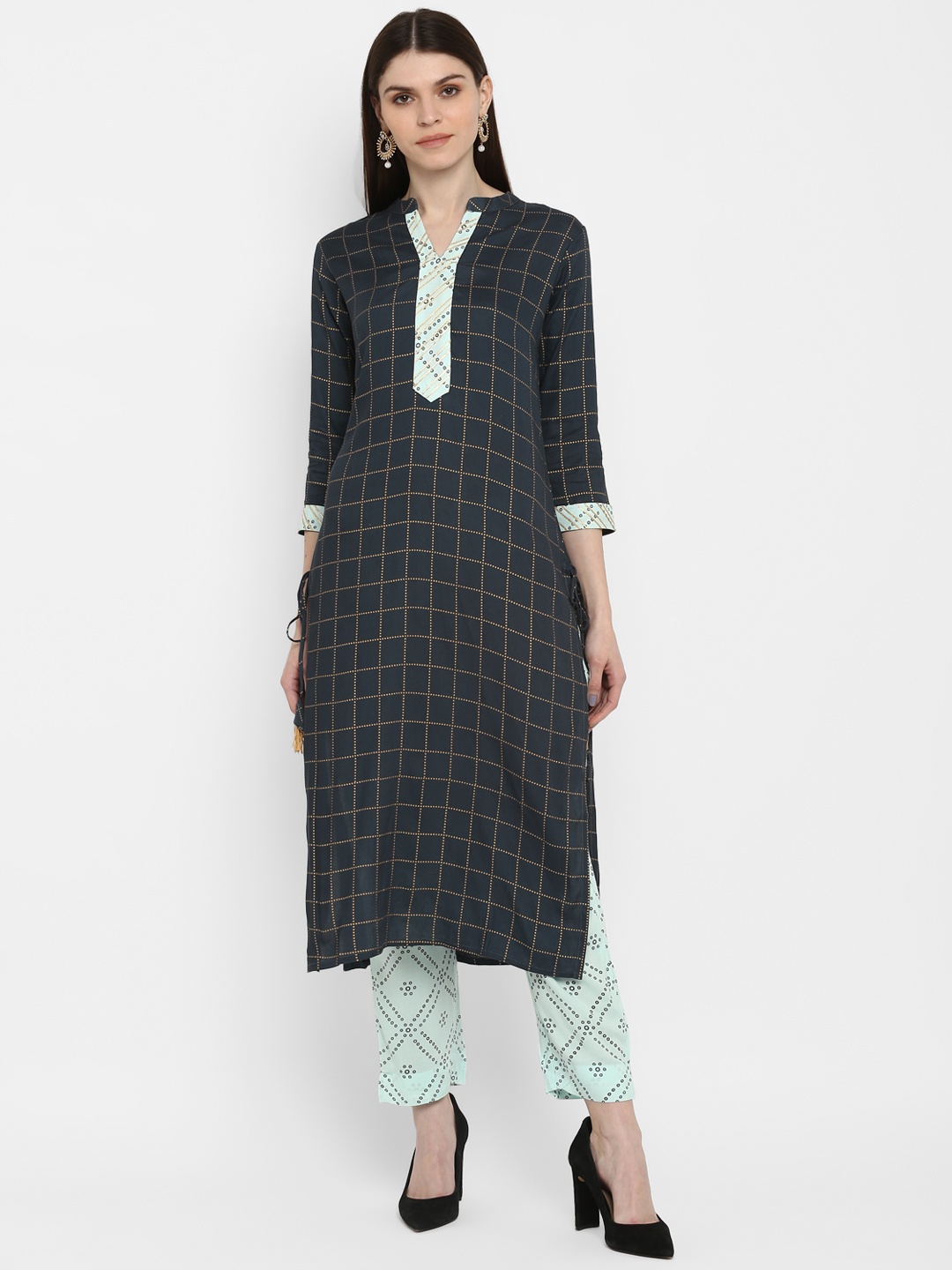 

Vbuyz Women Grey & Blue Printed Kurta with Trousers