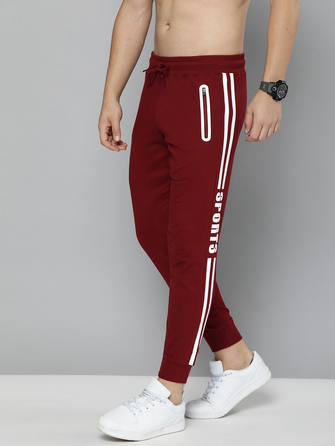 

Men Maroon Straight Fit Cropped Joggers With Printed Details