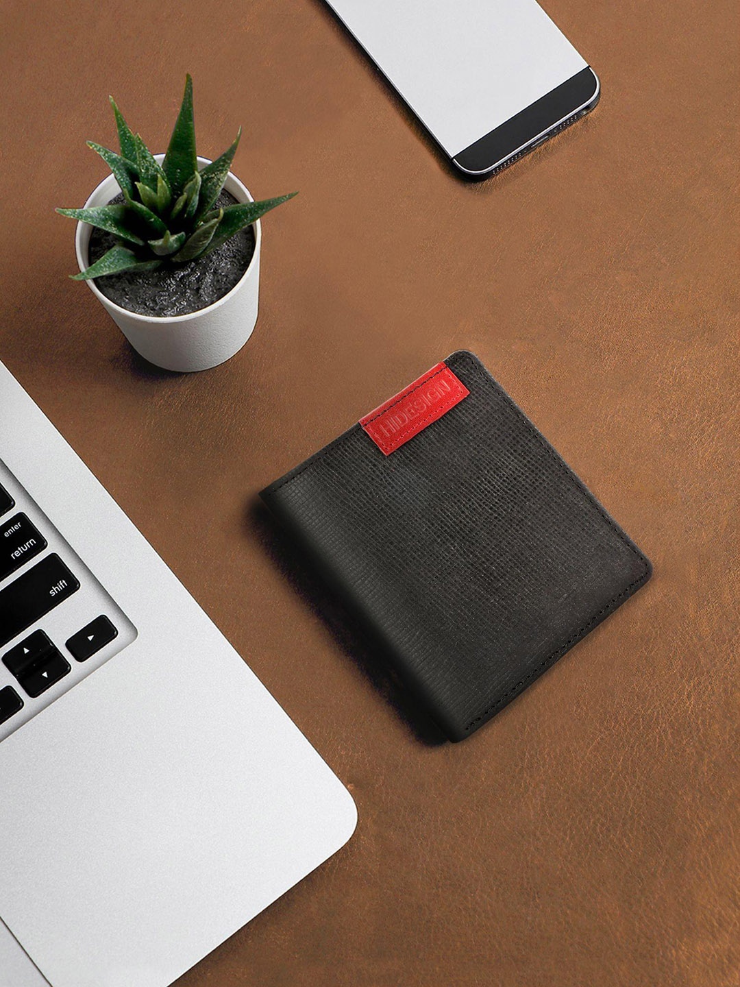 

Hidesign Men Black Textured Two Fold Leather Wallet