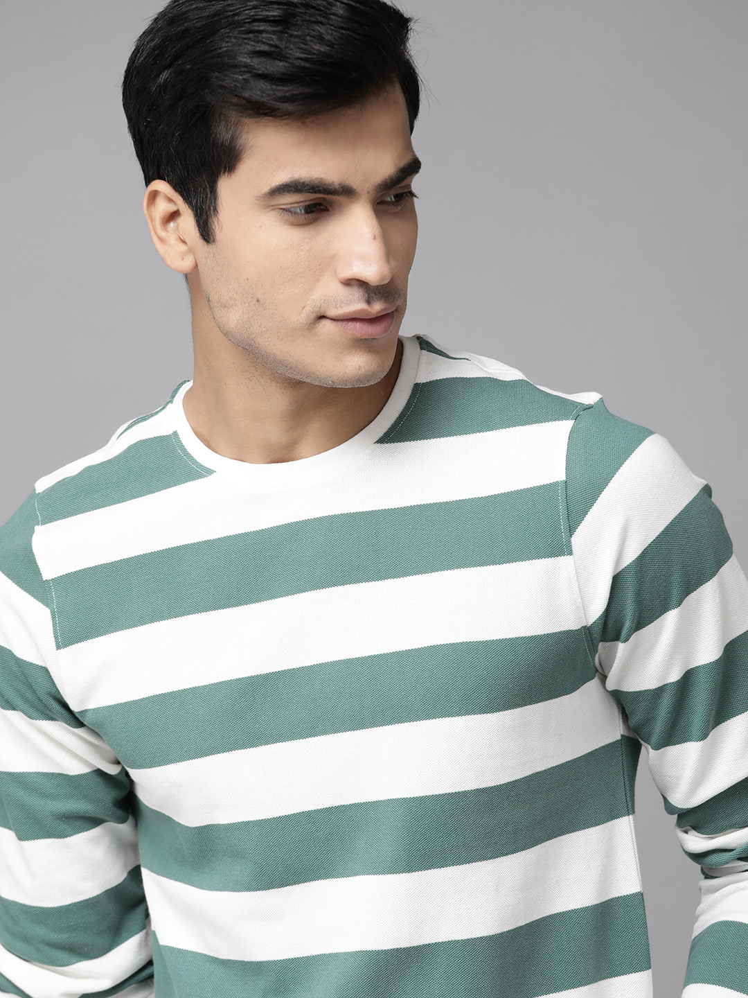 

Roadster Men Green & White Striped Pure Cotton Round Neck T-shirt