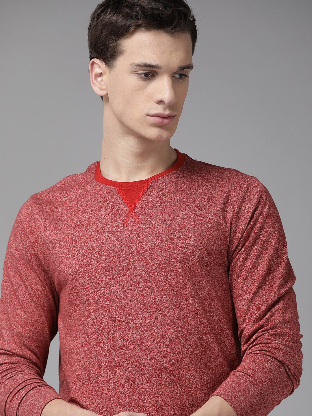 

Roadster Men Red Solid Round Neck T-shirt