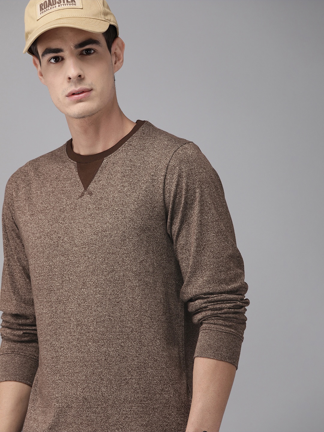 

Roadster Men Brown Solid Round Neck T-shirt