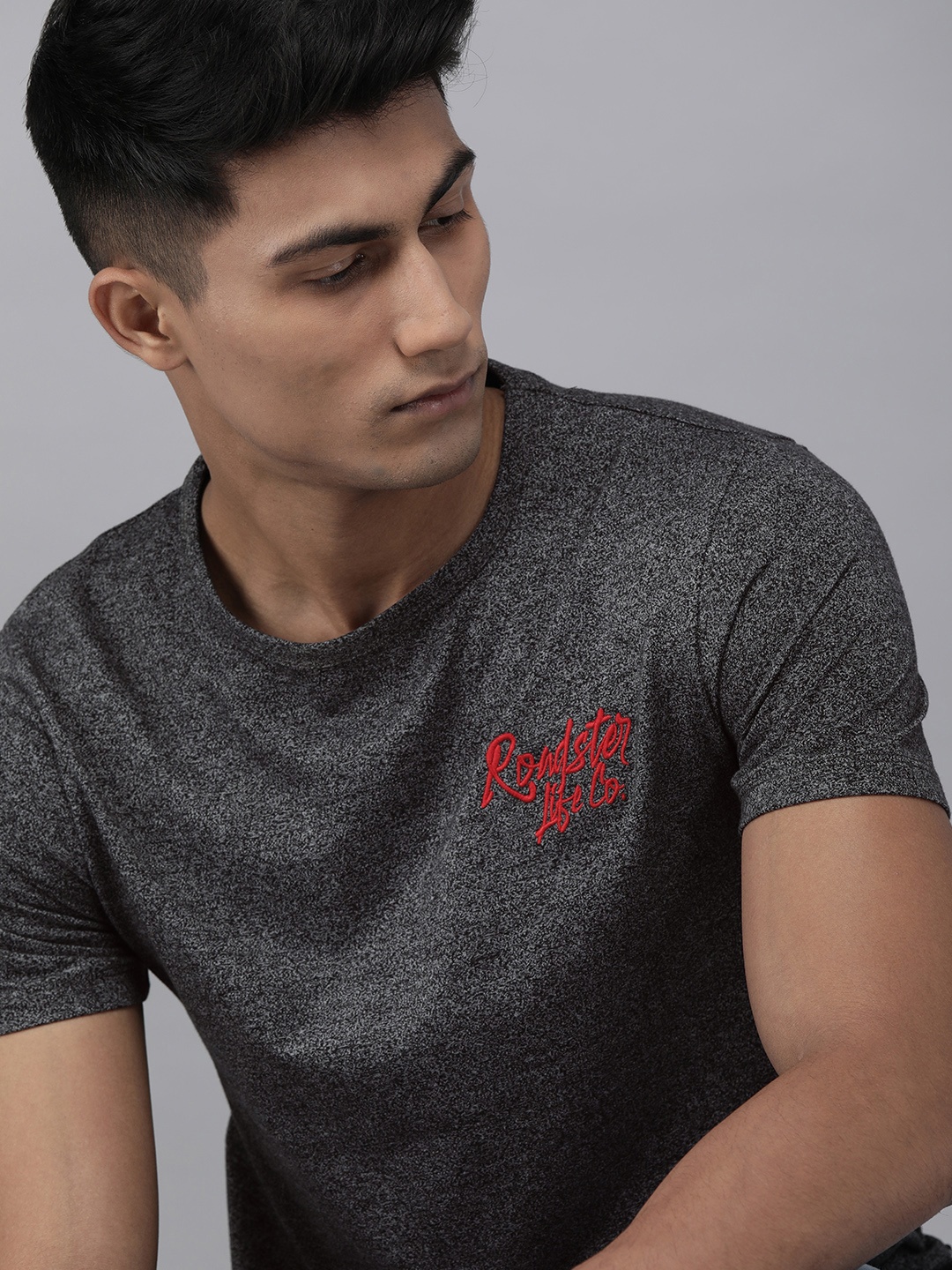 

Roadster Men Charcoal Grey Solid Round Neck T-shirt