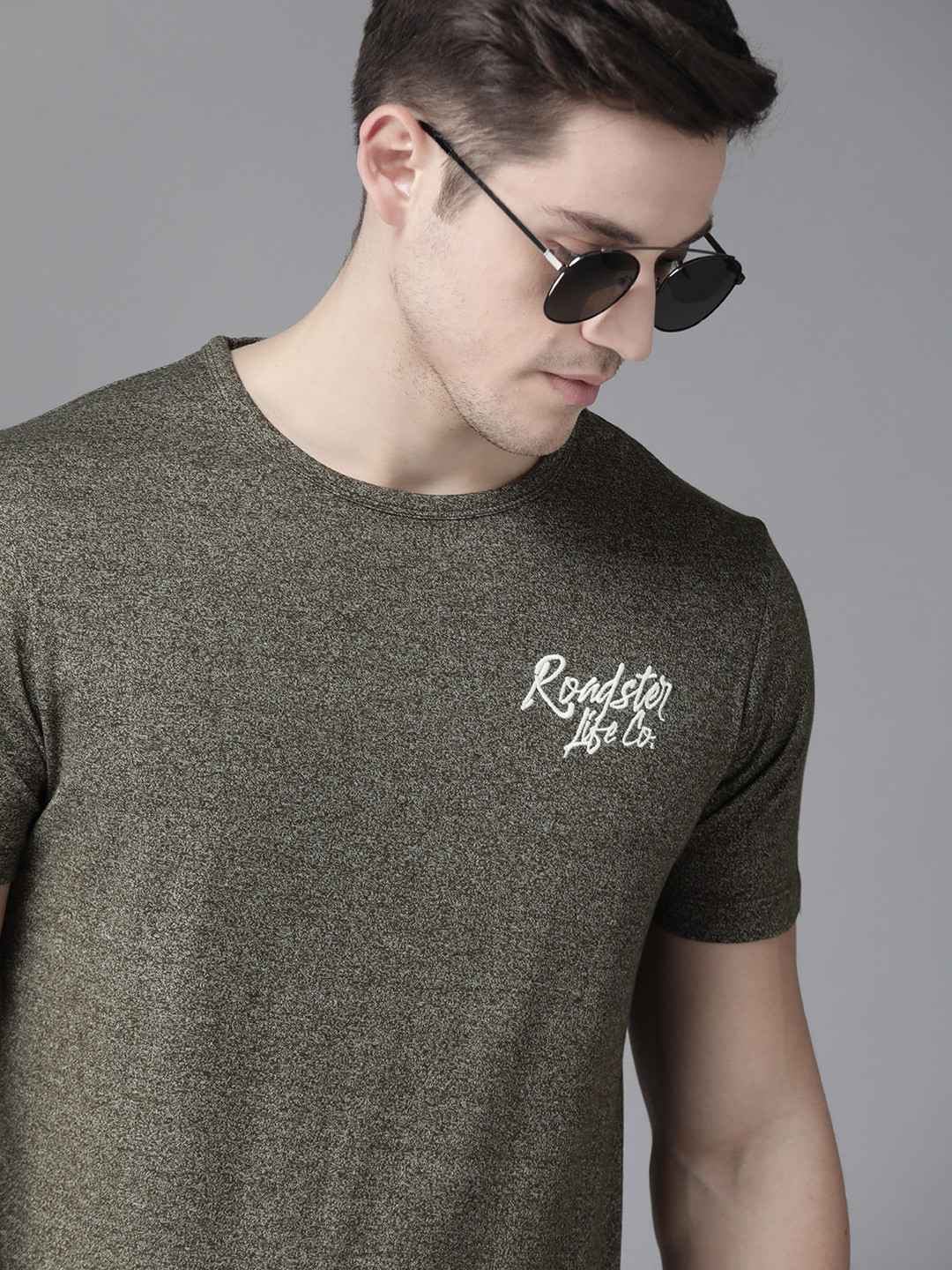 

Roadster Men Olive Green Slub Effect Round Neck T-shirt, Charcoal