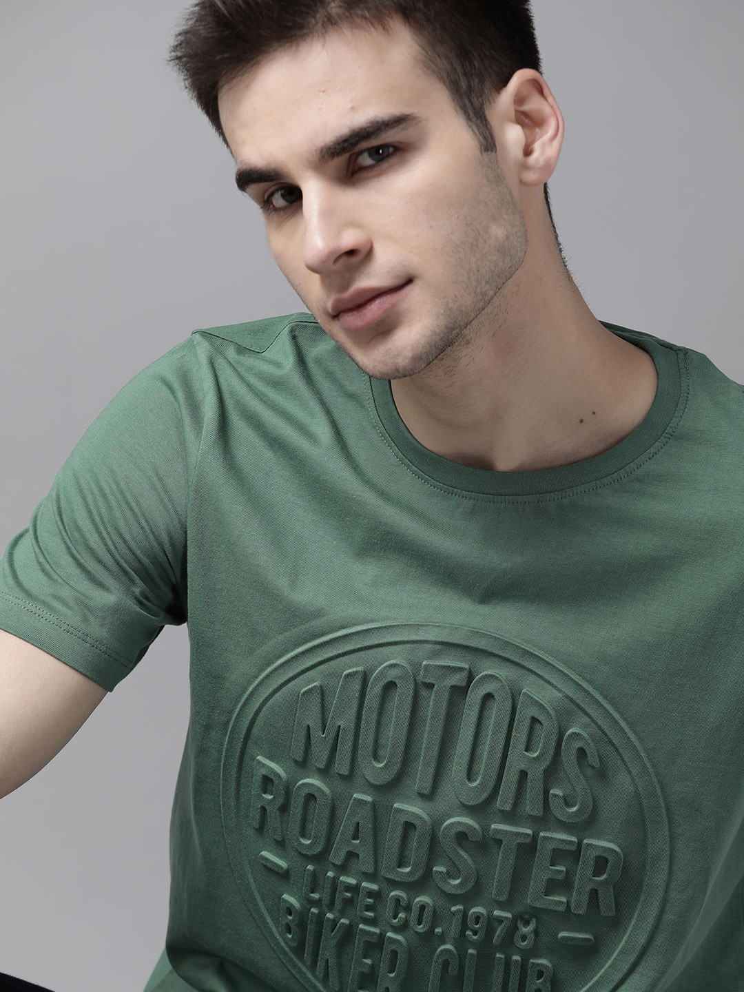 

Roadster Men Green Embossed Printed Round Neck Pure Cotton T-shirt