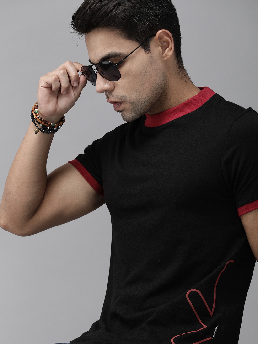 

Roadster Men Black Pure Cotton Printed Detail Round Neck Pure Cotton T-shirt
