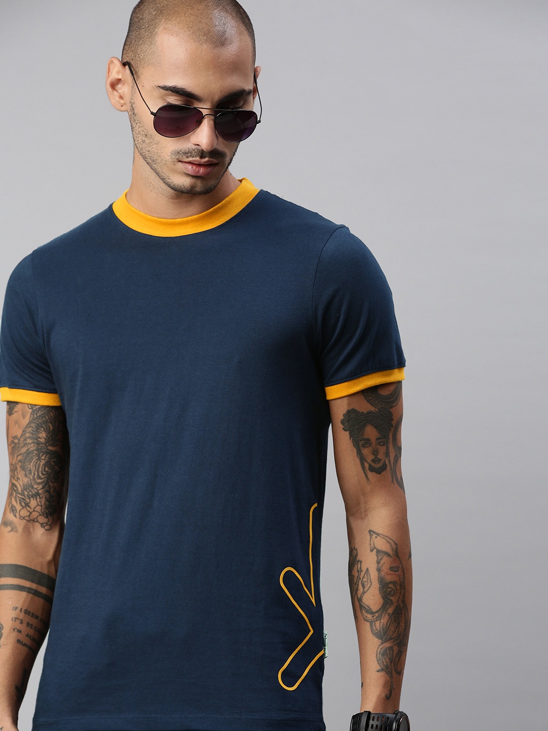 

Roadster Men Navy Blue Orange Printed Pure Cotton T-shirt