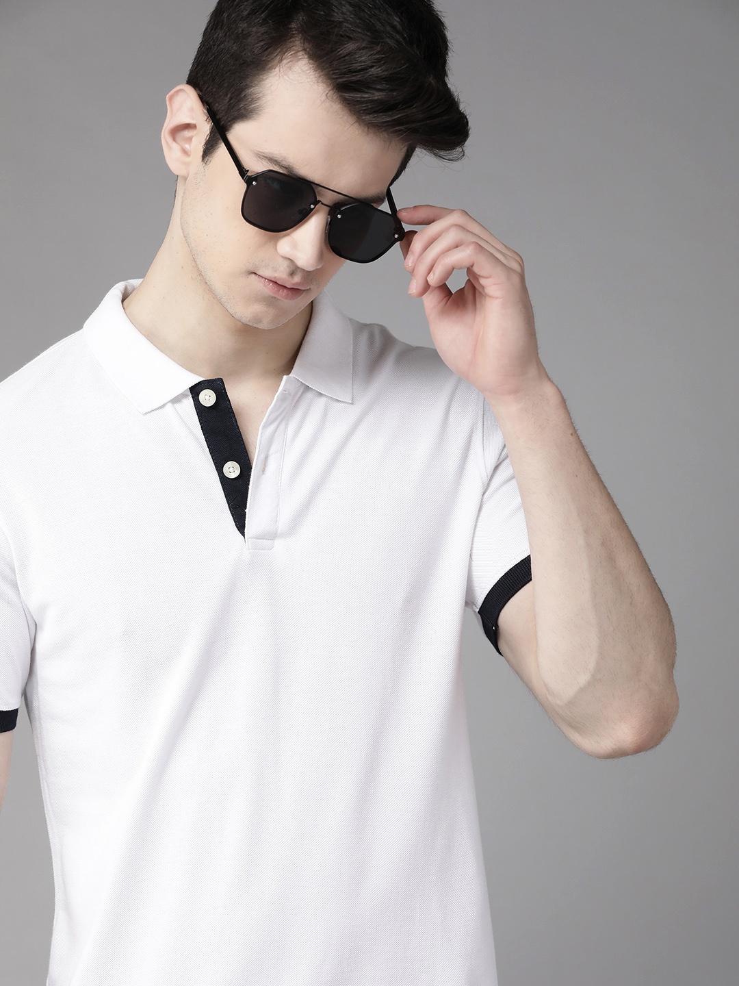 

Roadster Men White Pure Cotton Solid Polo Collar Pure Cotton T-shirt