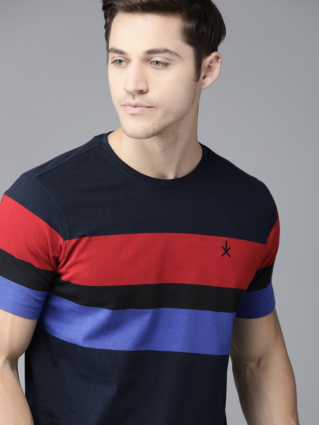 

Roadster Men Navy Blue & Red Pure Cotton Striped Round Neck T-shirt