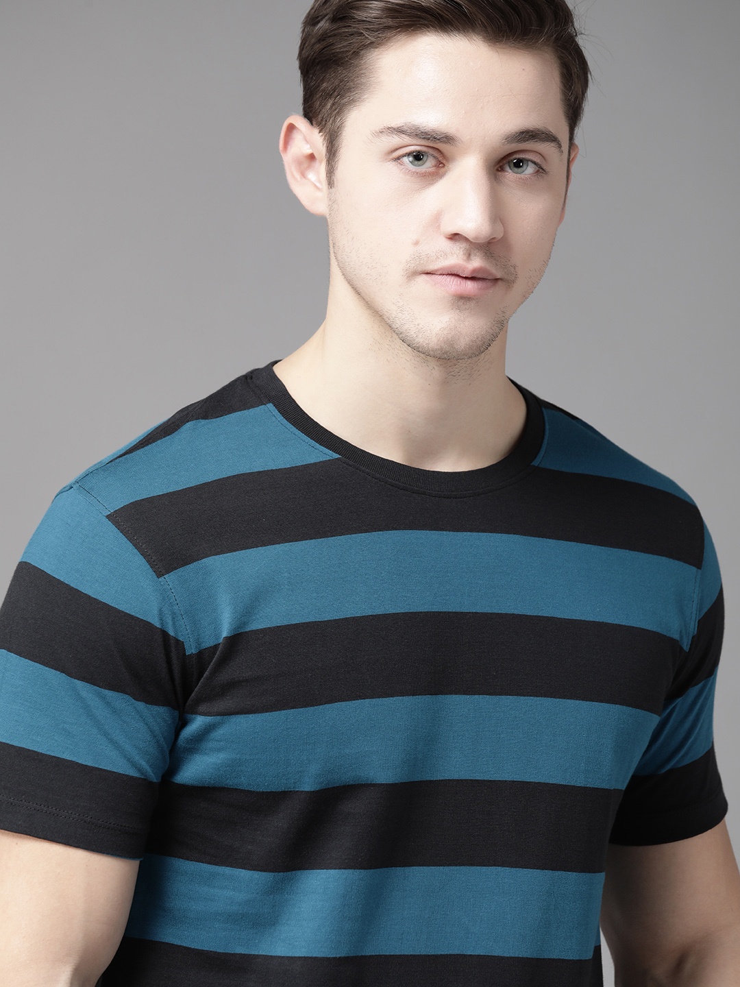 

Roadster Men Blue Striped Pure Cotton Round Neck T-shirt