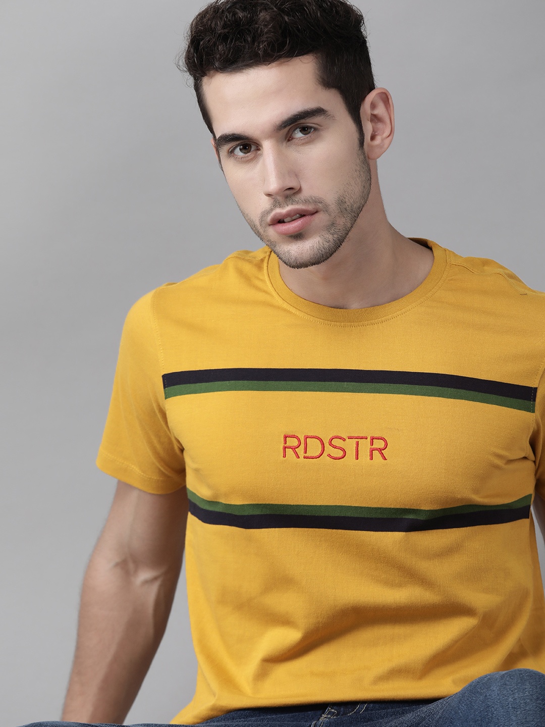 

Roadster Men Mustard Yellow Pure Cotton Striped Detail Round Neck T-shirt