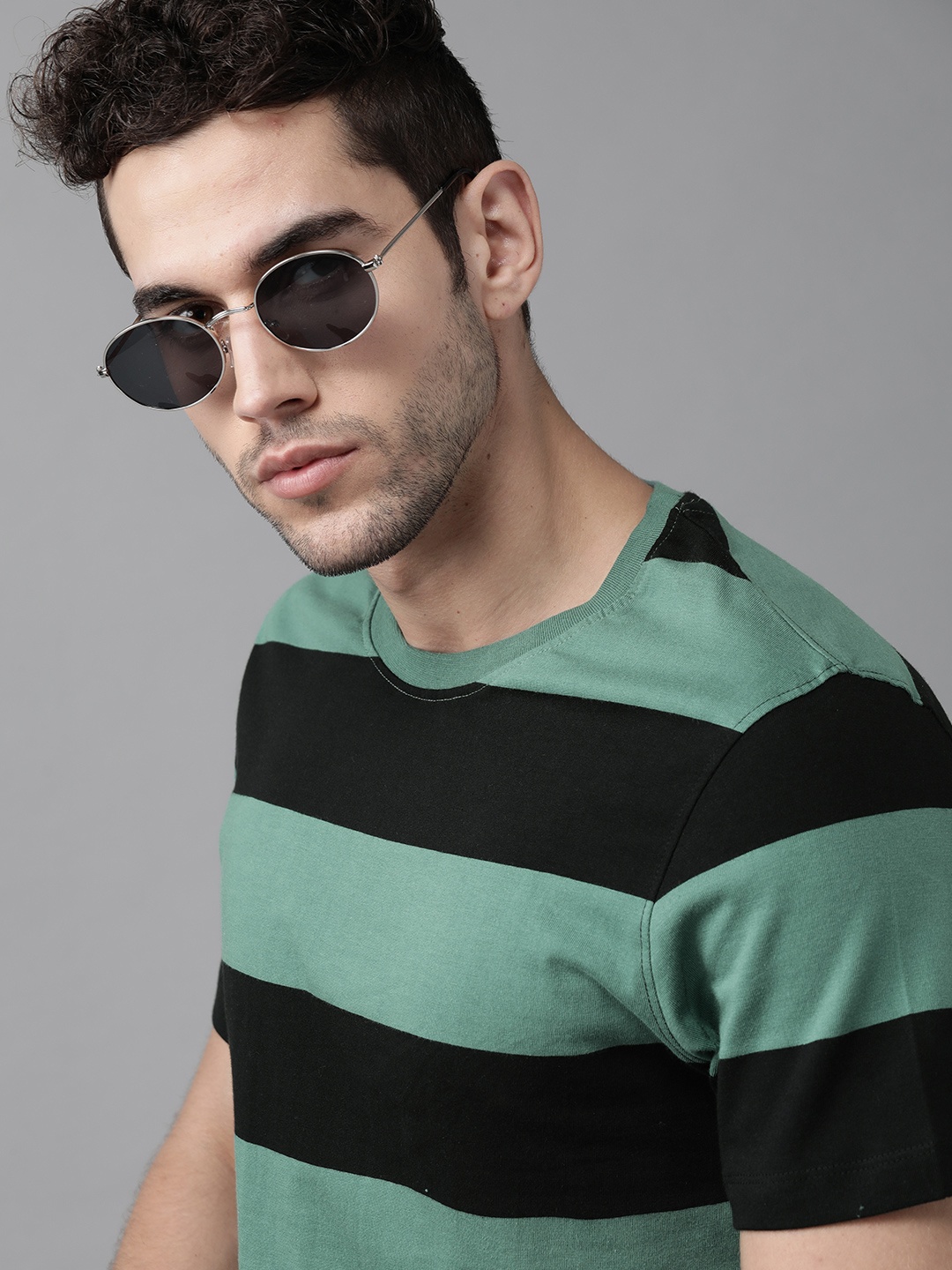 

Roadster Men Green & Black Striped Pure Cotton Round Neck T-shirt