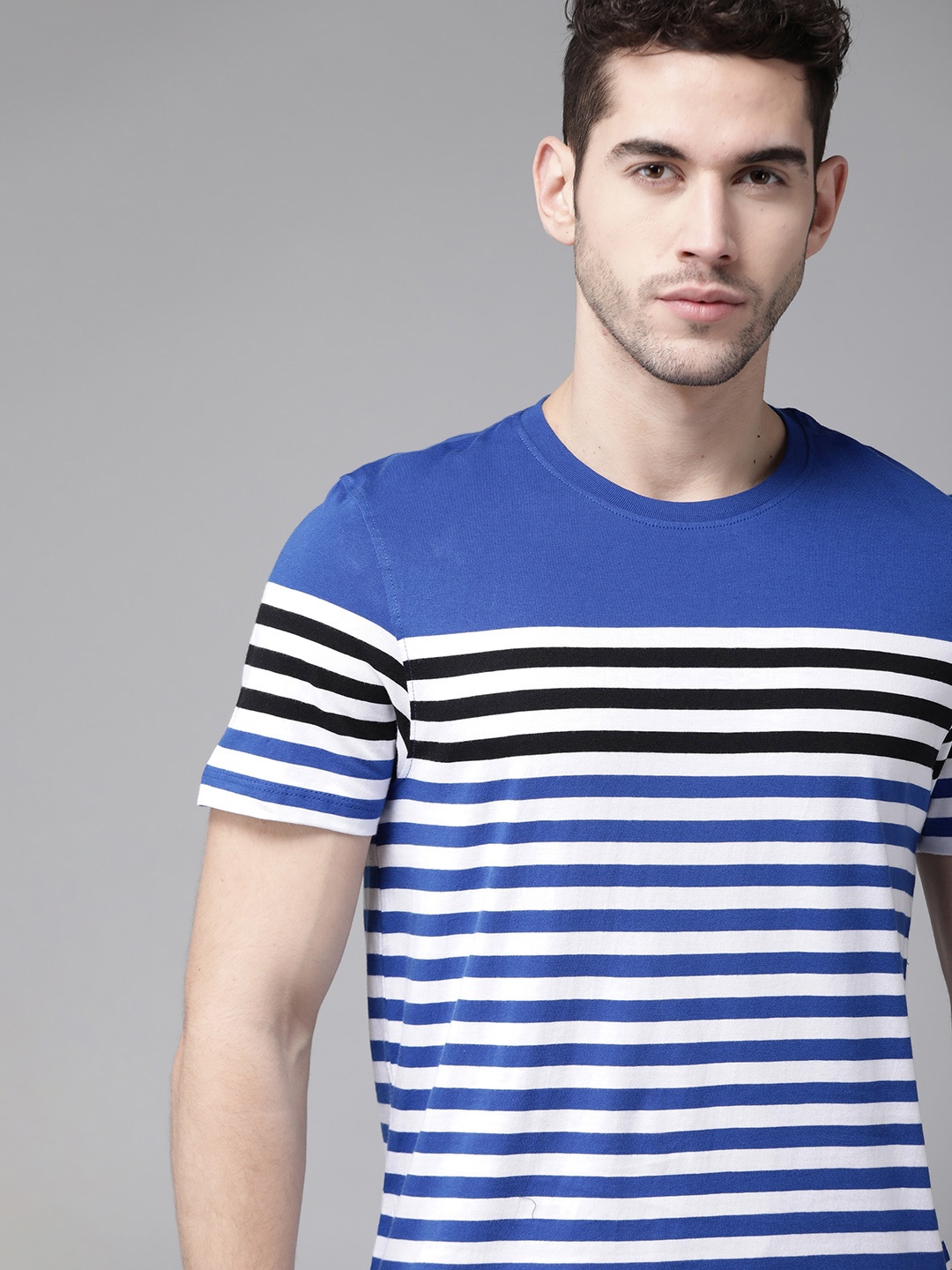 

Roadster Men White & Blue Pure Cotton Striped Round Neck T-shirt