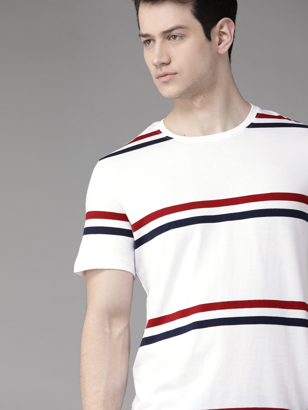 

Roadster Men White & Maroon Pure Cotton Striped Round Neck T-shirt