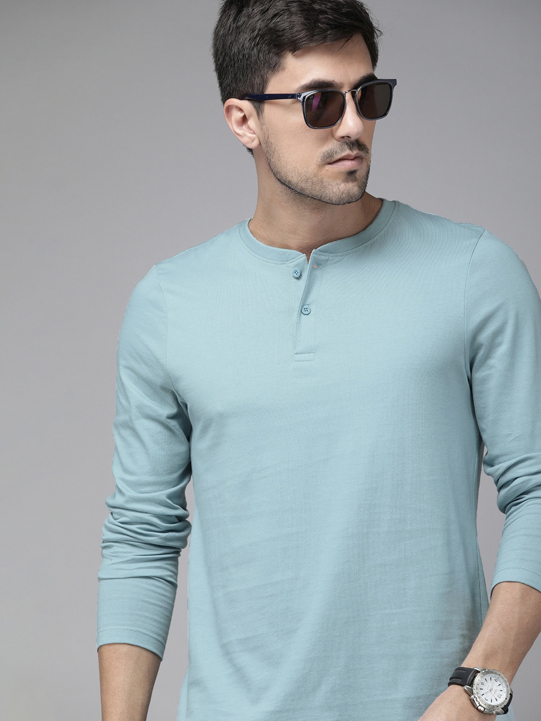 

Roadster Men Blue Solid Henley Neck Pure Cotton T-shirt
