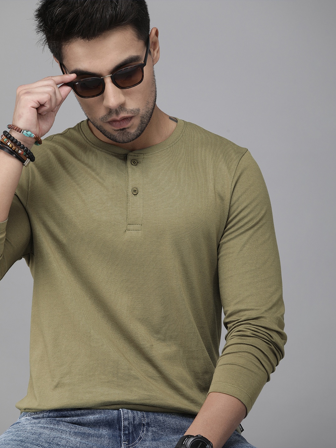 

Roadster Men Olive Green Solid Henley Neck T-shirt