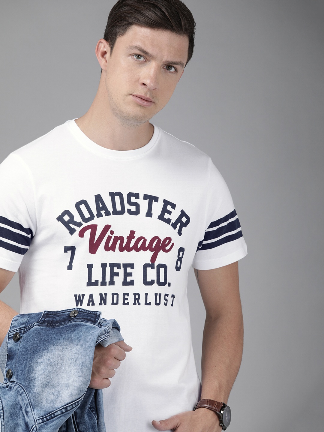 

Roadster Men White Printed Round Neck Pure Cotton T-shirt