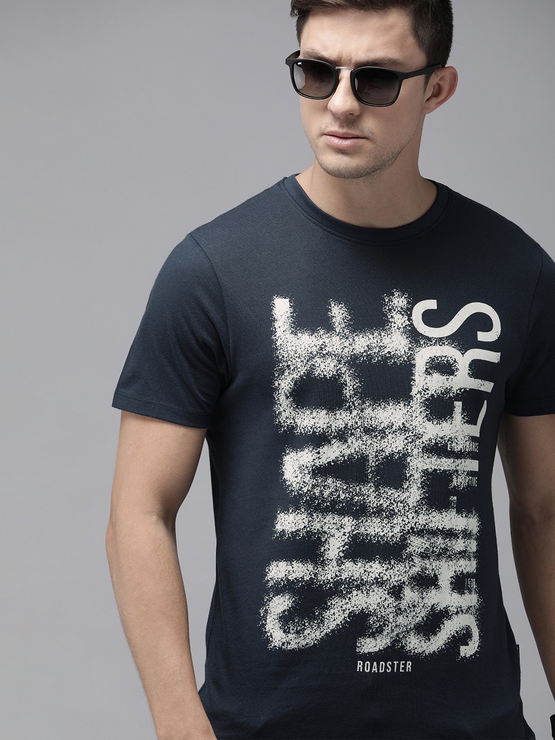 

Roadster Men Navy Blue White Printed Round Neck Pure Cotton T-shirt