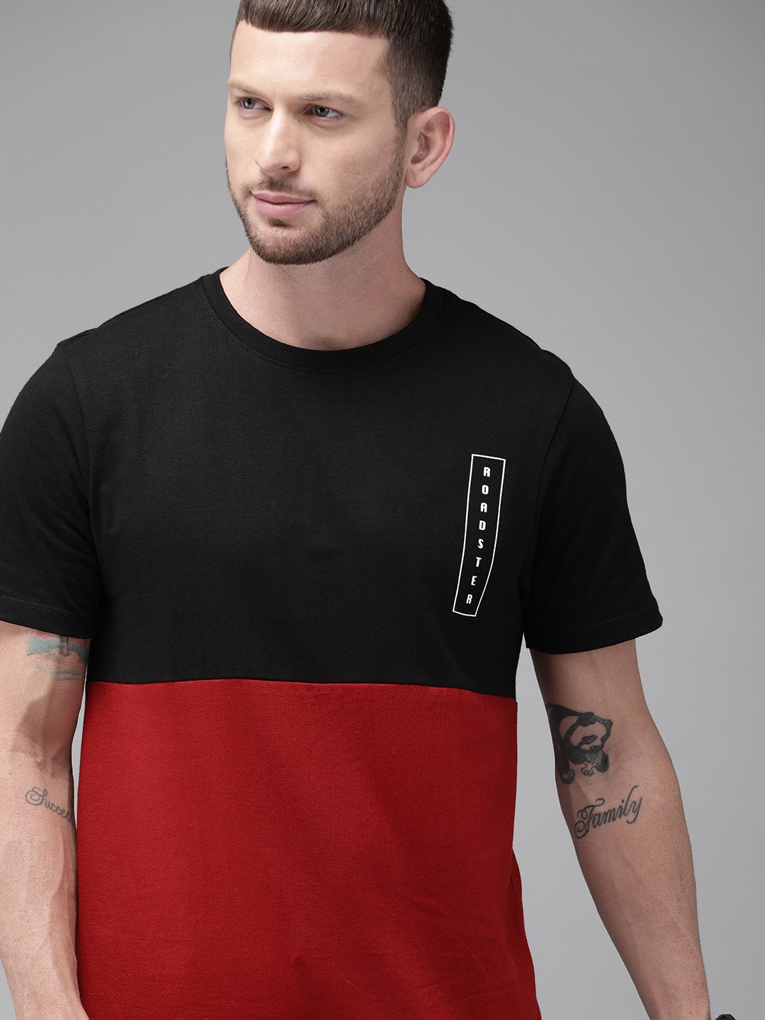 

Roadster Men Black Red Colourblocked Round Neck Pure Cotton T-shirt