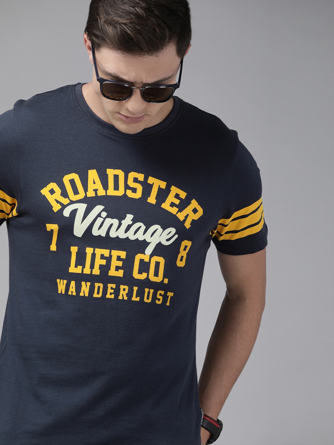 

Roadster Men Navy Blue Printed Round Neck Pure Cotton T-shirt