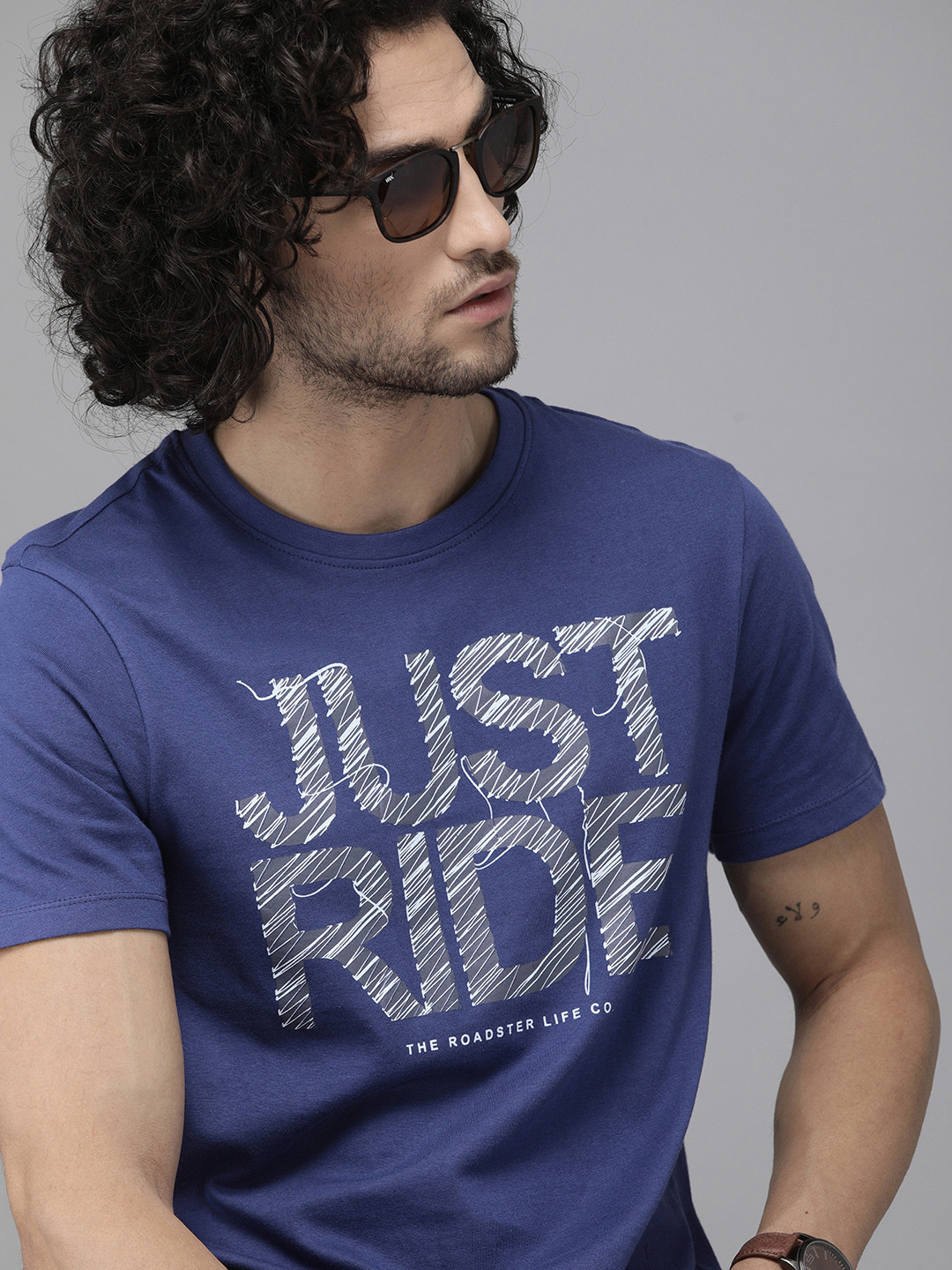 

Roadster Men Navy Blue Printed Round Neck T-shirt