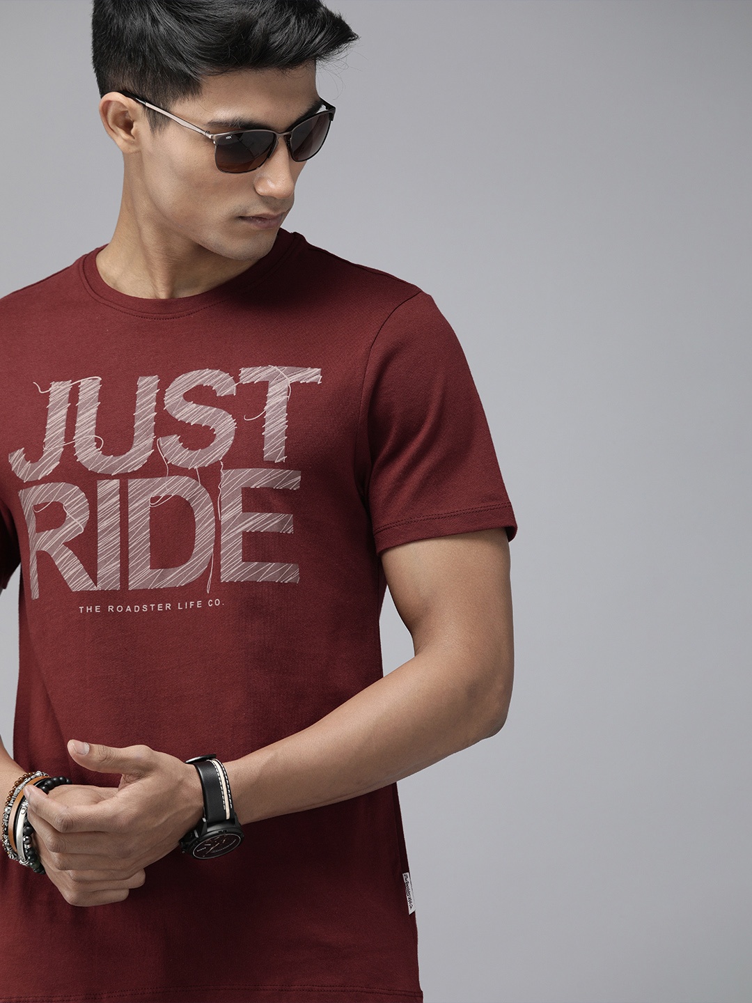 

Roadster Men Maroon Printed Round Neck Pure Cotton T-shirt